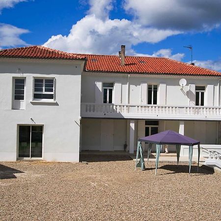 Moulin Des Tours Bed & Breakfast Barbaste Exterior photo