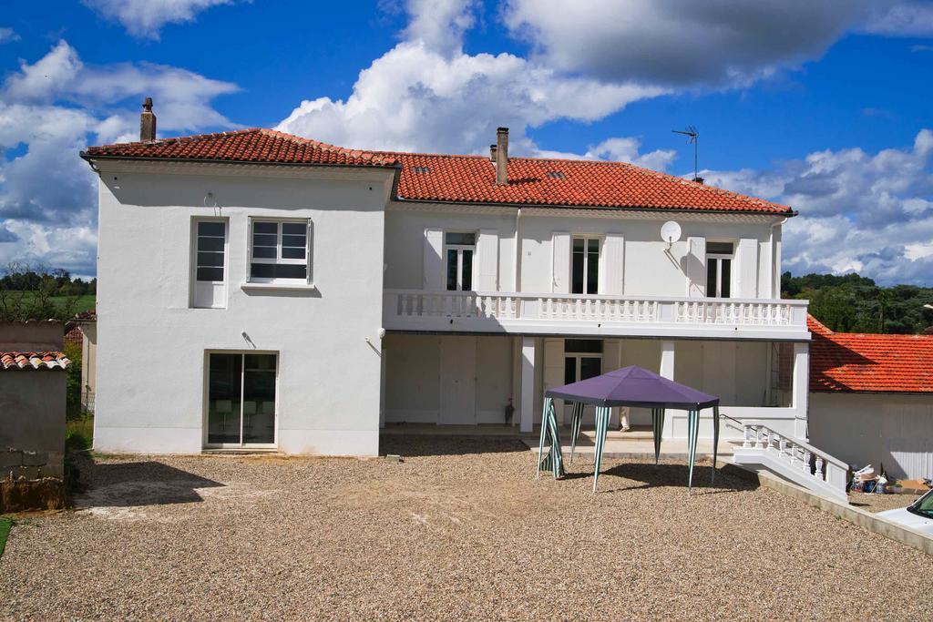 Moulin Des Tours Bed & Breakfast Barbaste Exterior photo
